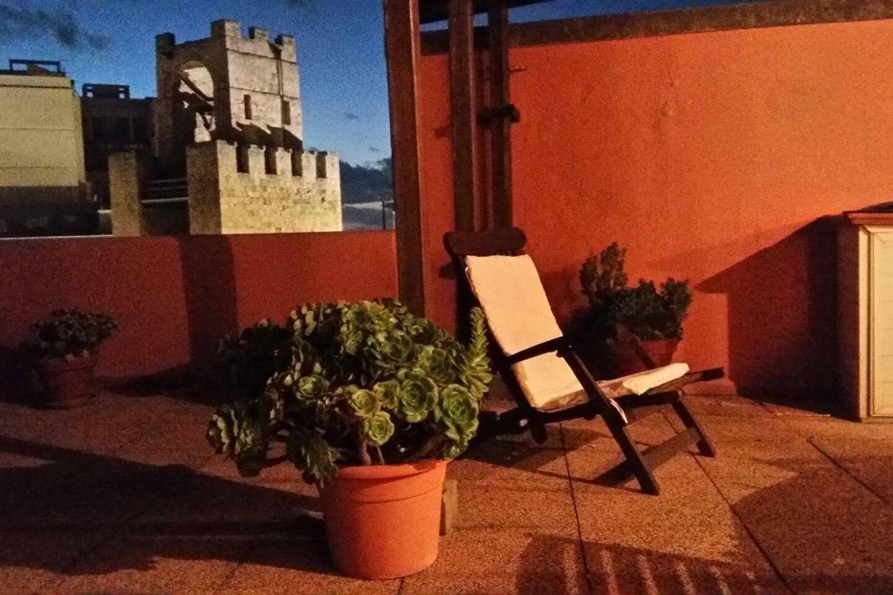 Appartamento Attico in centro con vista della torre - Cozy penthouse facing to the tower Oristano Esterno foto